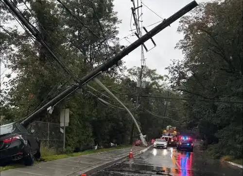Video thumbnail for Car crashes into utility pole, shuts down road in Central Nyack