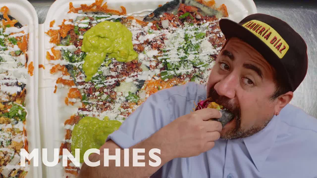 Video thumbnail for vice-munchies: l.a. taco champions! villas tacos vs la carreta