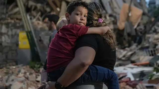 Video thumbnail for Venezuela earthquakes aftermath: Desperation mounts as death toll continues to rise