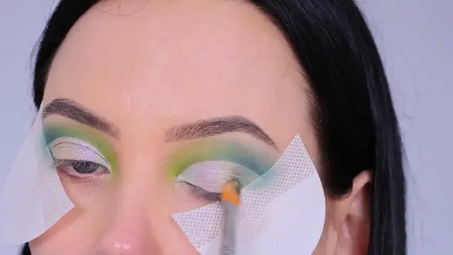 'Video thumbnail for Green And Blue Cut Crease Eye Makeup Tutorial | Avatar X Nyx Palette'