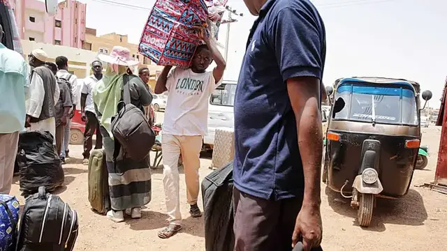 Video thumbnail for Fuel shortage in Sudan drives up prices, burdening ordinary people
