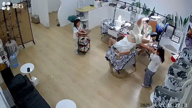 Video thumbnail for Man’s Headstand Fail Sends Lamp Flying in Henan