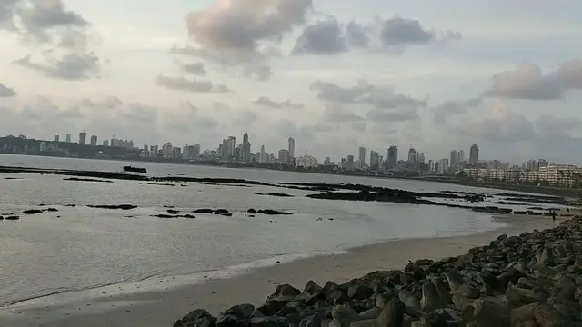 Video thumbnail for Immersive travel: experiencing a sunset properly | Mumbai, marine drive