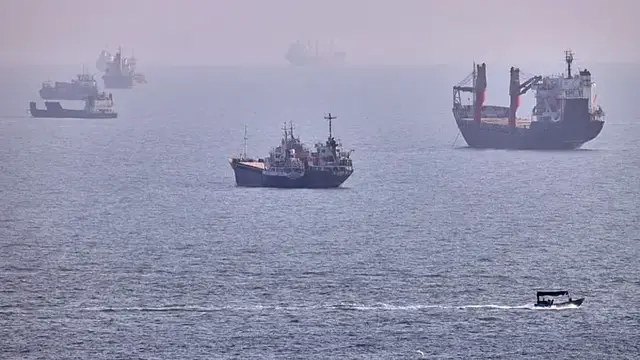 Video thumbnail for Iran says Strait of Hormuz will stay blocked despite Trump’s claim of ‘total control’