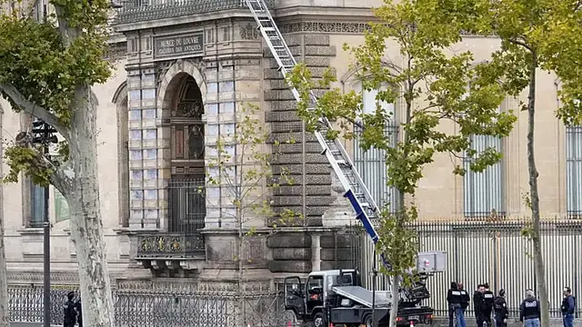 'Video thumbnail for Five more arrested in connection with Louvre jewelry heist, Paris prosecutor says'