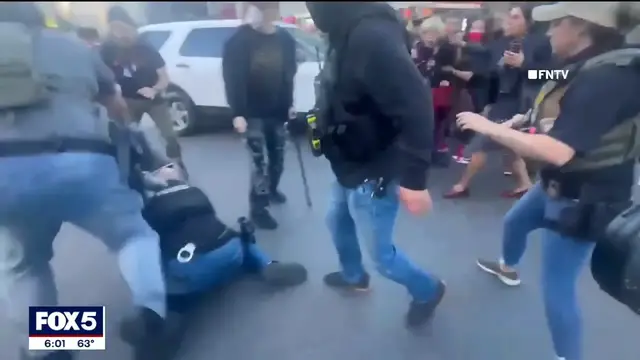 'Video thumbnail for Federal agents carry out investigation targeting street vendors'