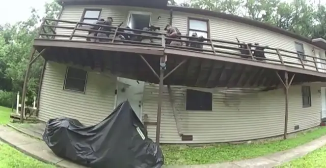 Video thumbnail for Bodycam captures police team falling when deck collapses in Missouri