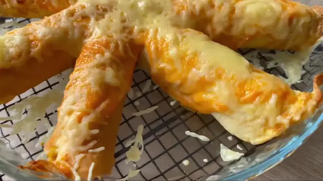 'Video thumbnail for Cheesy Crab Stick Bites with Garlic Sauce – 15 Min Appetizer'