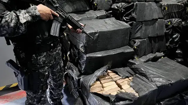 Video thumbnail for Ecuador police seize 370kg of cocaine near Colombian border
