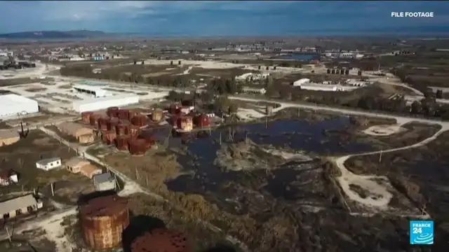 Video thumbnail for Trump presses top oil executives to invest in Venezuela's reserves