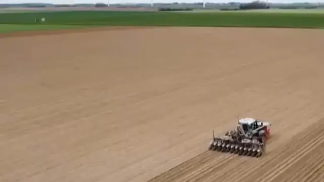 Video thumbnail for France: Over 1,000 scientists and doctors oppose risky pesticide bill