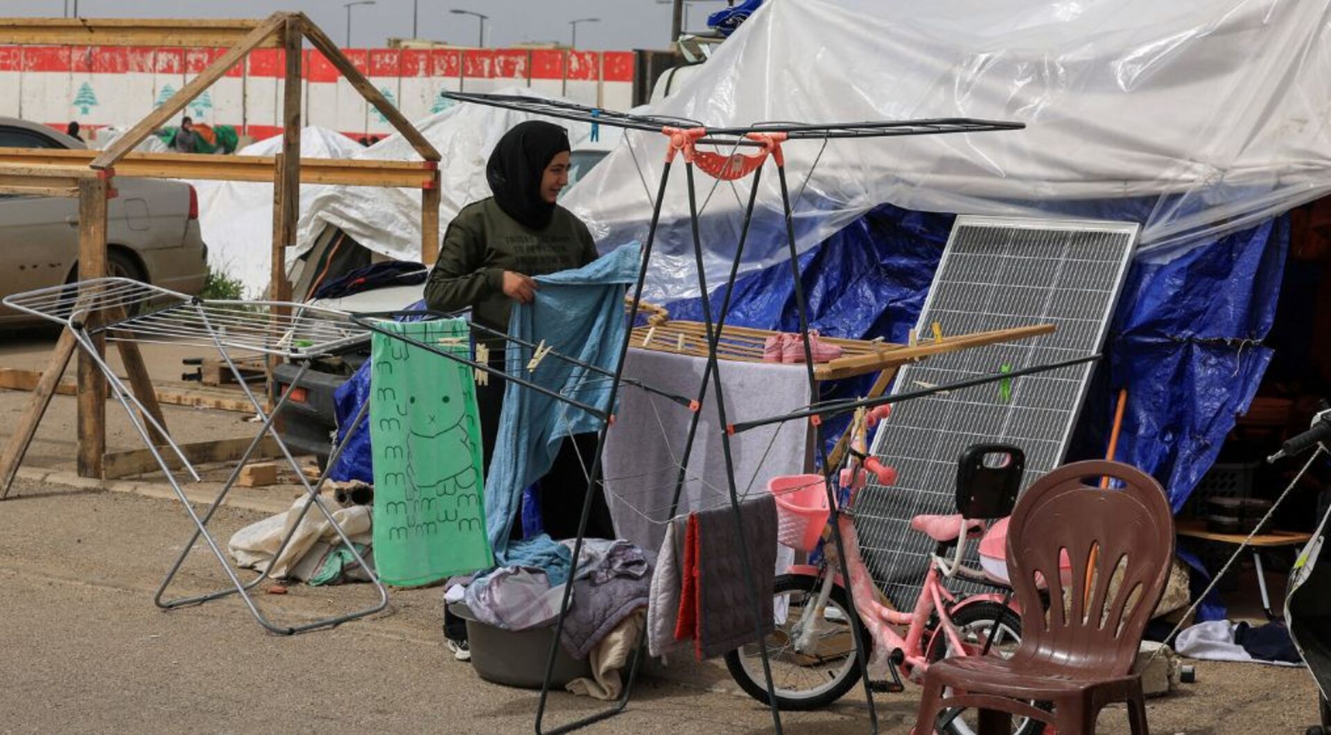 Video thumbnail for Lebanon economic crisis deepens as Israel-Hezbollah war enters third month