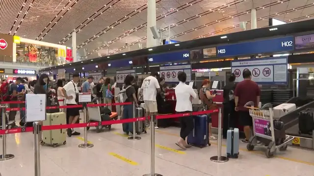 Video thumbnail for China: China's homegrown C919 aircraft completes 1st int'l commercial flight.