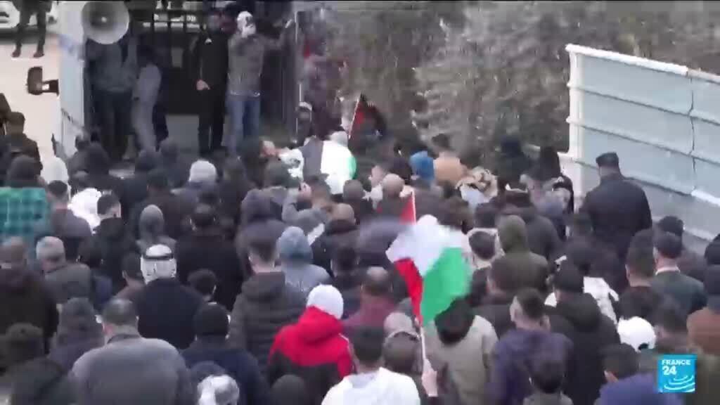 Video thumbnail for Israeli forces kill four in a car in West Bank