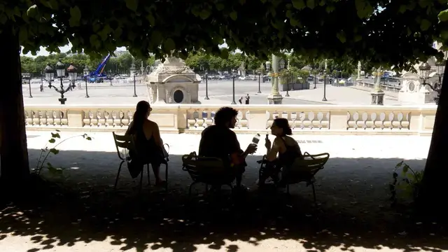 Video thumbnail for France: France records hottest day ever as heatwave intensifies.