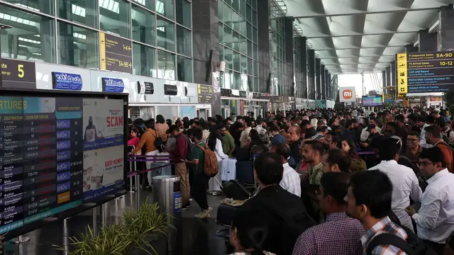 Video thumbnail for Thousands of travellers stranded in India as IndiGo airline cancels flights