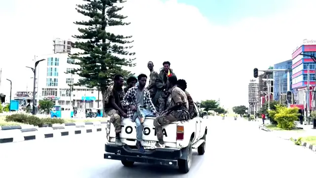 Video thumbnail for Ethiopian troops enter Adigrat in Tigray, near the Eritrean border