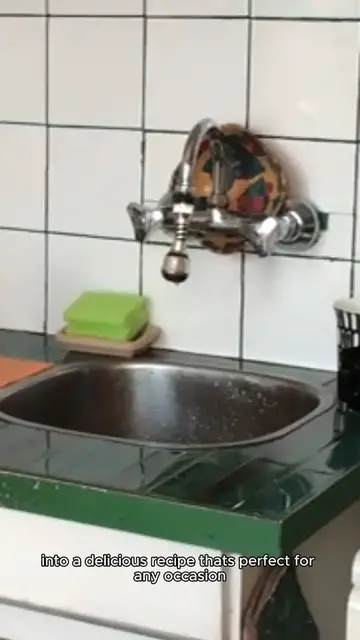 Video thumbnail for salted caramel apple pie recipe