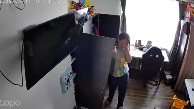 Video thumbnail for Cabinet Door Slams Woman in Bogotá!