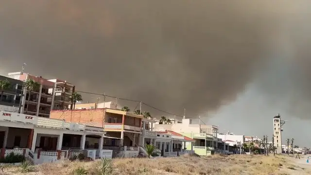 Video thumbnail for Spain: Wildfire Near Vall d’Uixó Forces Mass Evacuations in Castellón 4.