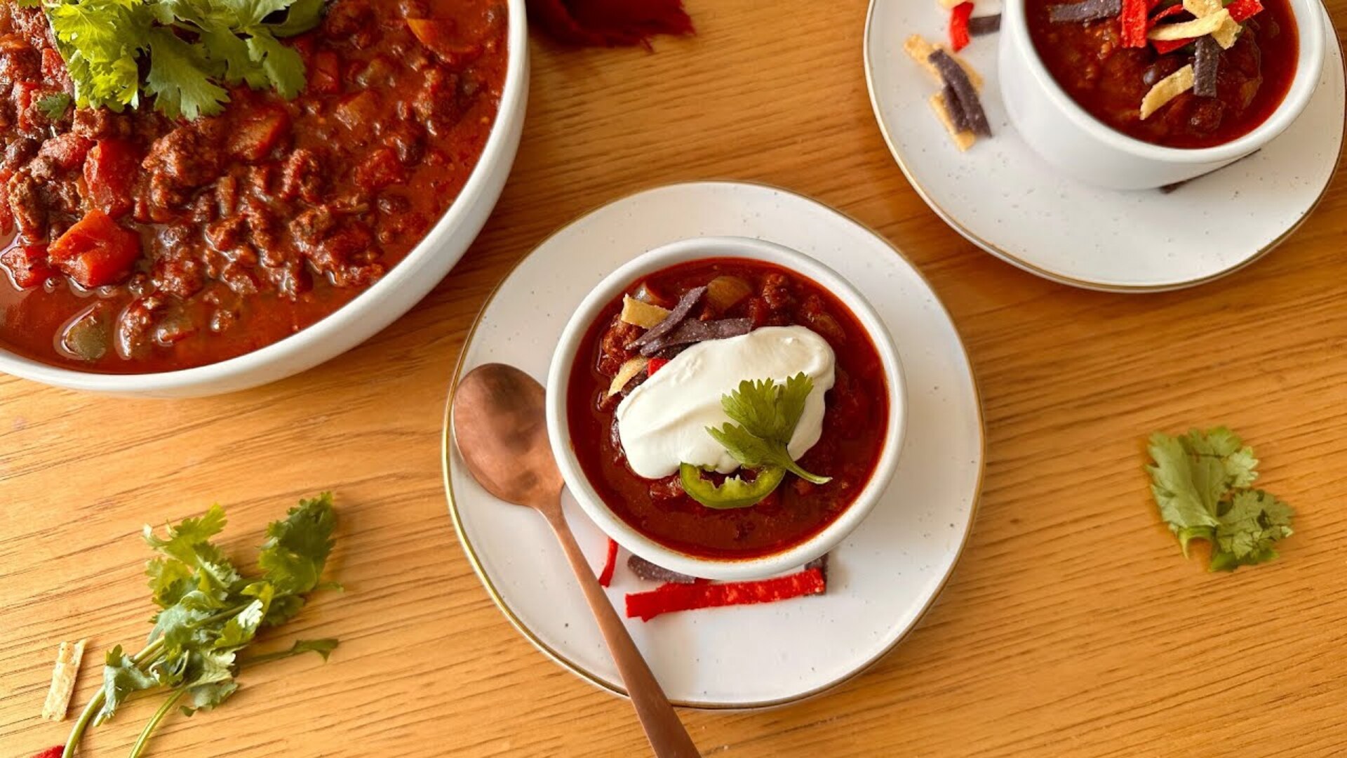 Video thumbnail for Spicy Slow Cooker Beef Chili Recipe