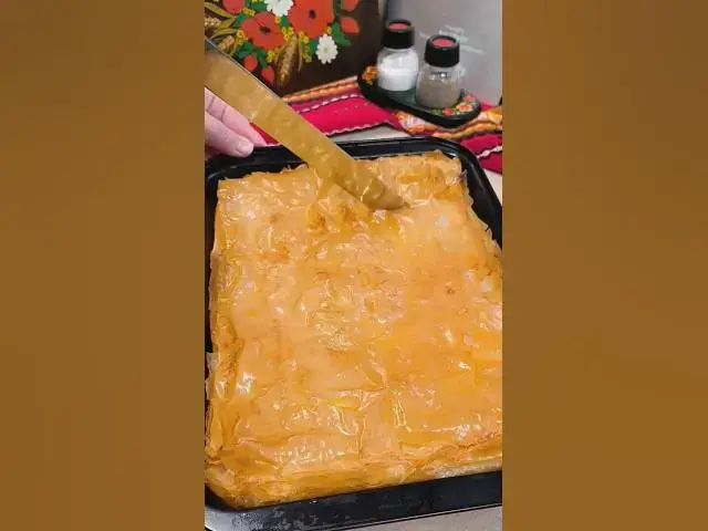 'Video thumbnail for Plăcintă cu foi fine umplută cu iaurt și stafide'