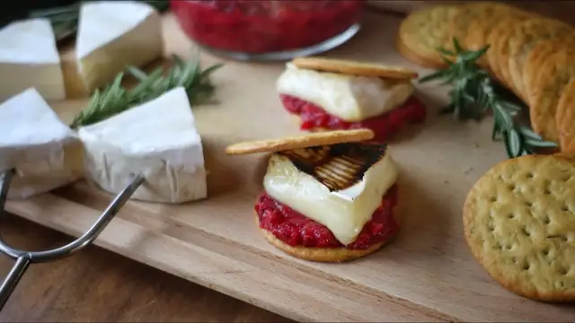 Video thumbnail for Savory Brie And Herb S'mores Recipe