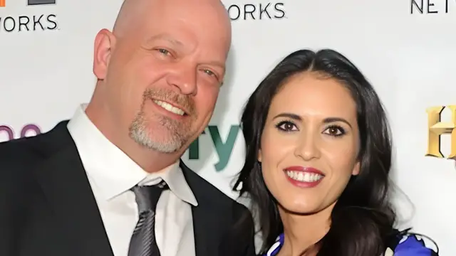 Video thumbnail for Celebs Who Didn't Announce Their Divorce Until It Was Final