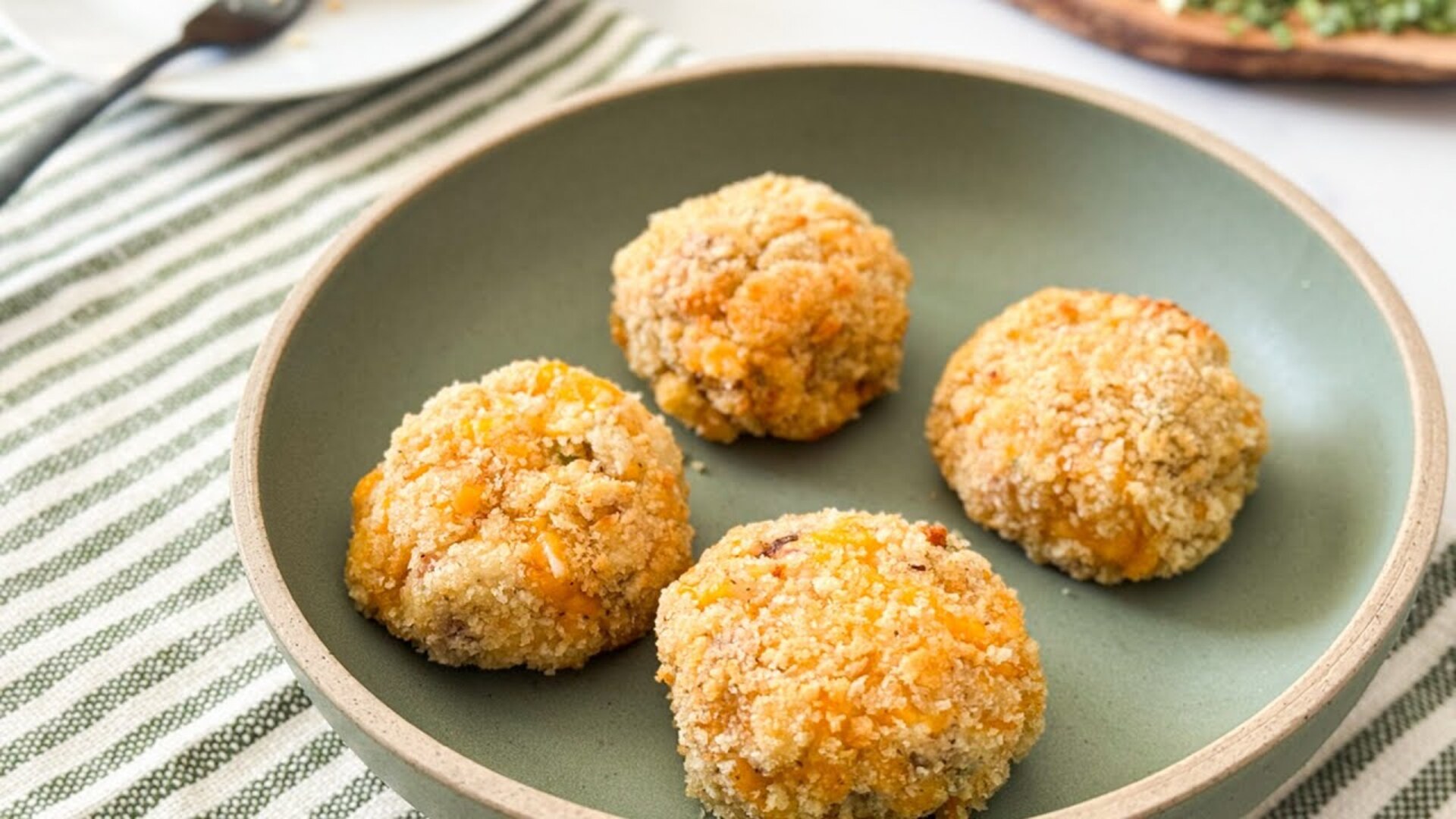 Video thumbnail for Air Fryer Mashed Potato Balls Recipe