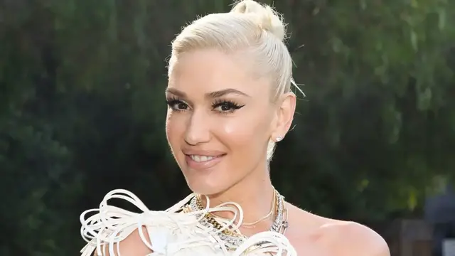 Video thumbnail for Gwen Stefani Wiki, Bio, Age, Net Worth, Husband, Family, Career, More