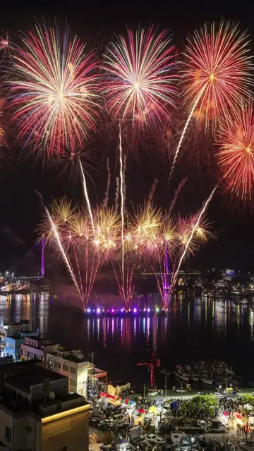 Video thumbnail for Yeosu Fireworks Festival 2025 in Autumn