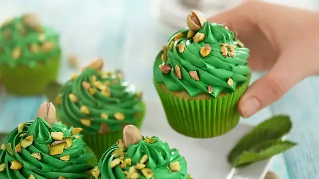 Video thumbnail for Pistachio cupcake recipe: video blog