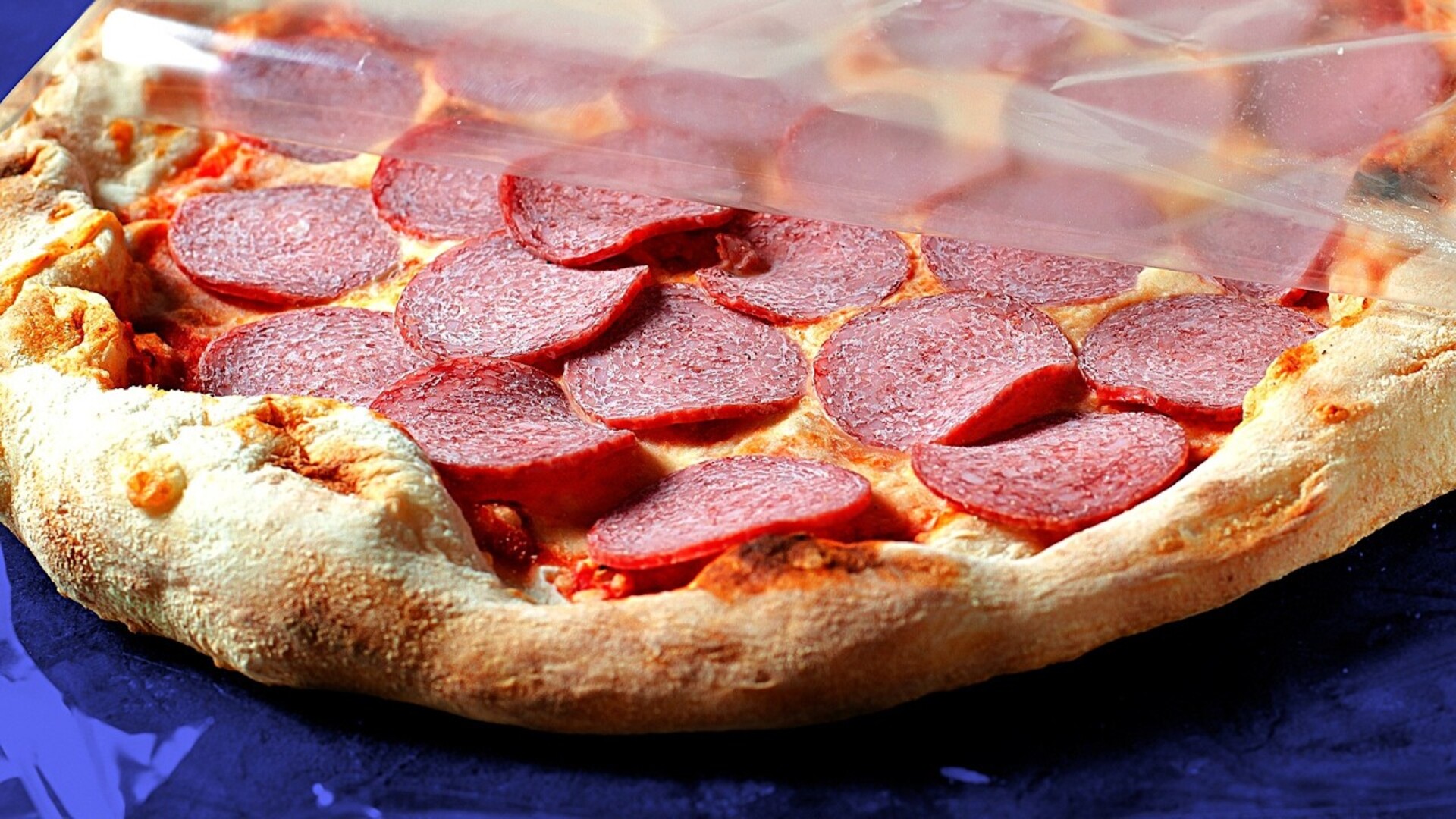 Video thumbnail for 5 Frozen Pizzas To Avoid At All Costs At The Grocery Store