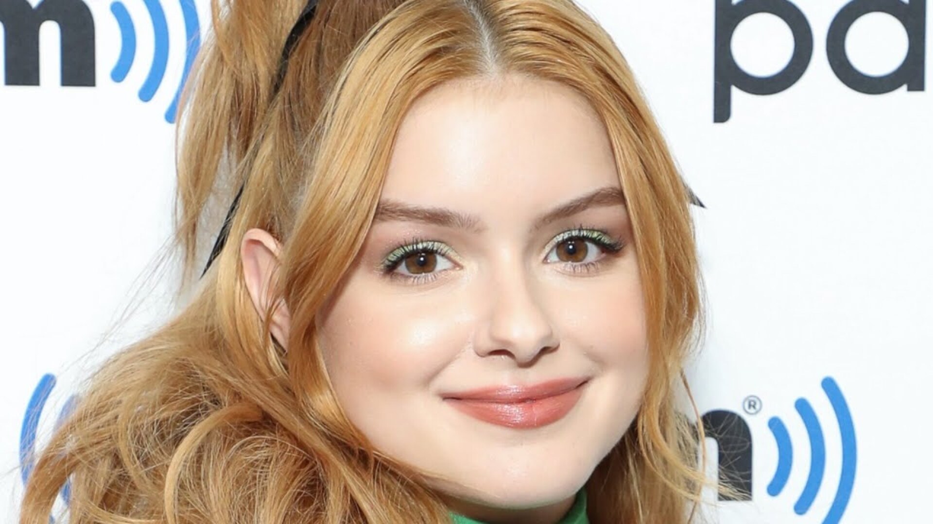 Video thumbnail for Ariel Winter's Transformation Is Seriously Turning Heads