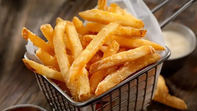 Video thumbnail for Did You Know These Fast Food Spots Use Frozen Fries?