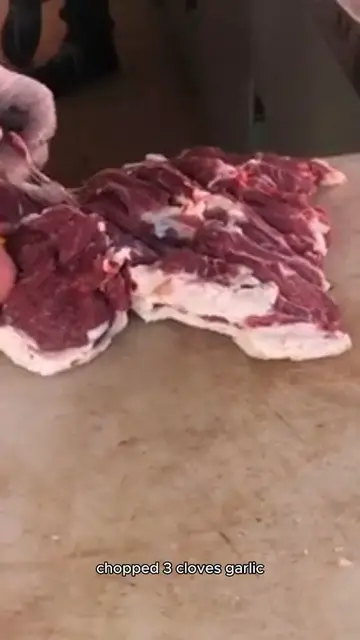 Video thumbnail for hungarian goulash recipe