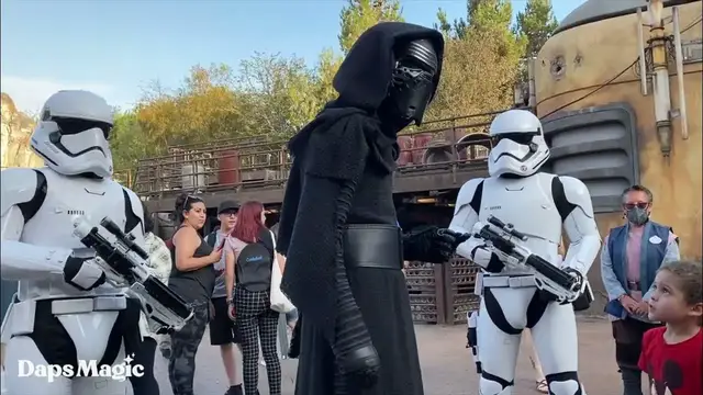 Video thumbnail for Kylo Ren and Stormtroopers at Star Wars: Galaxy's Edge - Disneyland Resort   4K