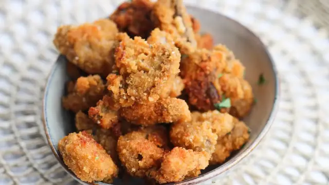 Video thumbnail for Parmesan Crusted Fried Mushrooms Recipe You'll Love