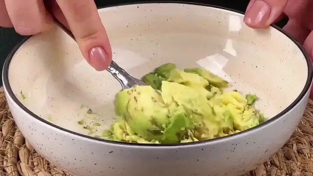 'Video thumbnail for Strengthen your heart_ The best breakfast with healthy keto bread with avocado and almond flour🥑(720P_HD)'