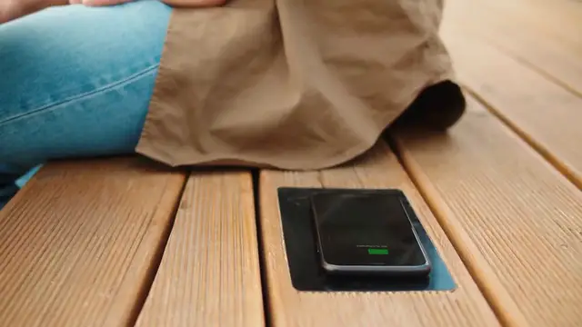 Video thumbnail for Intelli PowerHub Qi Charging Station Review: The Ultimate Wireless Charging Solution!