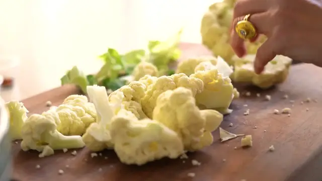 'Video thumbnail for Spicy Cauliflower Shawarma ¦ Melissa Clark ¦ NYT Cooking (720p 24fps)'