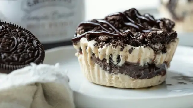 'Video thumbnail for These Mini Frozen Oreo Mud Pies Require Only 3 Ingredients'