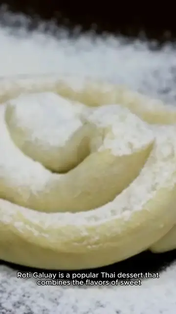 Video thumbnail for Roti Gluay: Thai Banana Roti Delight