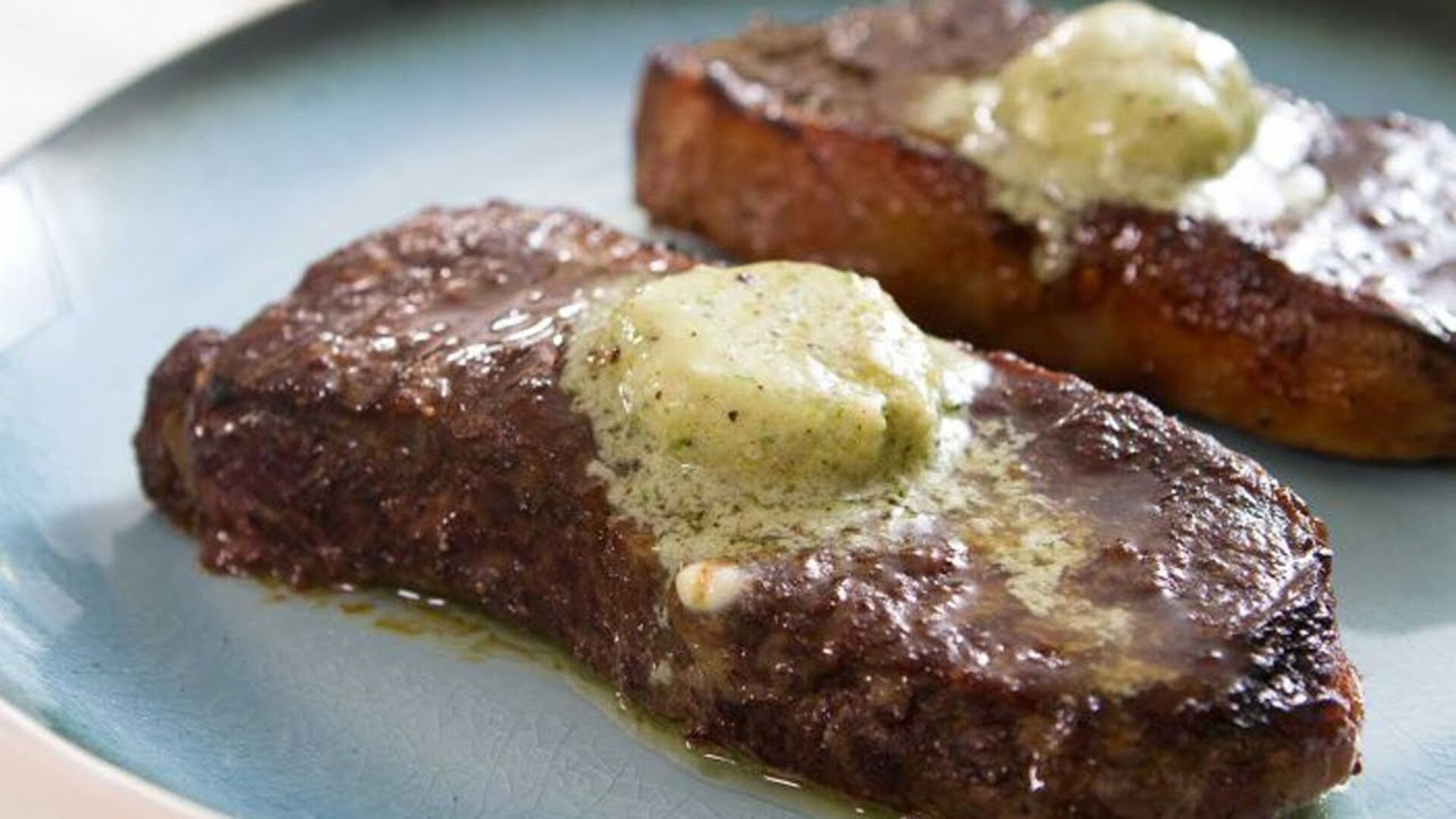 Video thumbnail for Embarrassing Things You Should Never Order At A Restaurant