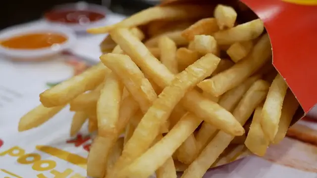 Video thumbnail for Mistakes Everyone Makes When Ordering McDonald's
