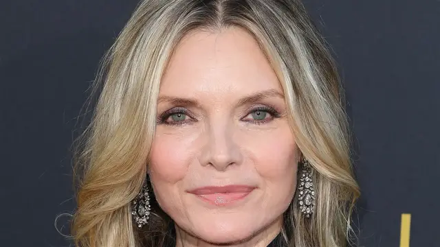 Video thumbnail for Michelle Pfeiffer's Daughter Has Grown Up To Be Gorgeous