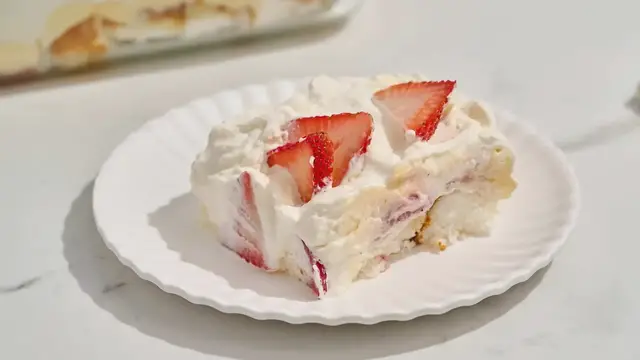 Video thumbnail for Old-Fashioned Heaven On Earth Cake Recipe
