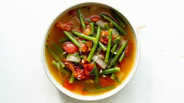 Video thumbnail for Fresh Green Bean Soup Recipe