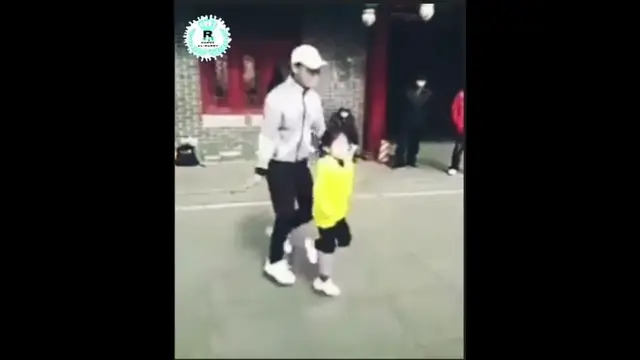 Video thumbnail for مهارة وإبداع في نط الحبل من الأب وأبنته