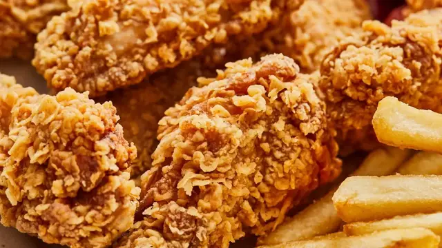 Video thumbnail for 7 Fried Chicken Chains Chefs Actually Eat At